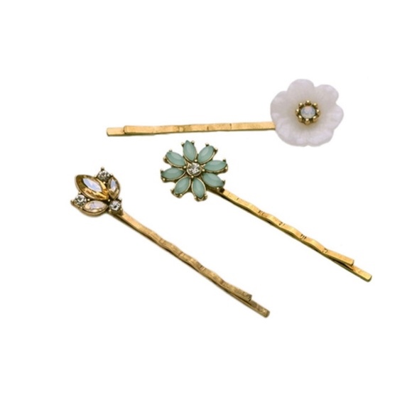 Pretty White Green Spring Floral Flower Rhinestone Hair Clips - Picture 2 of 6